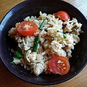 肉なしで美味しい❤塩昆布&バターでミニトマト炒飯♪